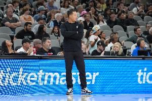 米奇谈失利:太阳完全掌控了比赛节奏 给我们所有人施加对抗强度