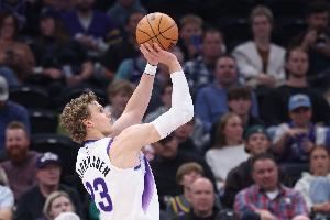 一般般！马尔卡宁15中6得21分8板3助1断 三分7中4